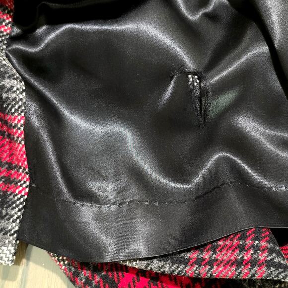 Vintage Pendleton 100% Tartan Plaid Wool Pea Coat in Women's Size M, Red & Black - Picture 12 of 14